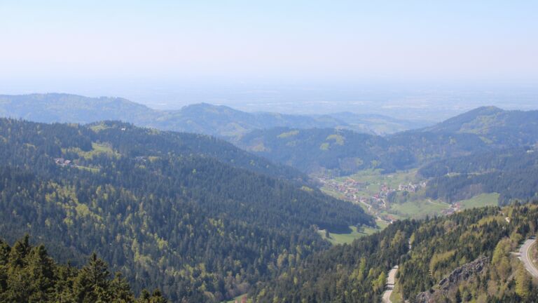 Dieses Bild zeigt eine Webcam-Aufnahme vom Achertal, aufgenommen am Mittwoch, den 22.04.2026 um 14:20 Uhr. Die Temperatur betrug 7.8°C.