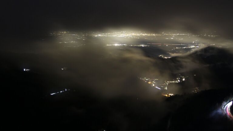 Dieses Bild zeigt eine Webcam-Aufnahme vom Achertal, aufgenommen am Montag, den 17.11.2025 um 18:10 Uhr. Die Temperatur betrug -2.2°C.