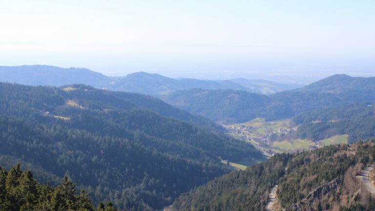 Dieses Bild zeigt eine Webcam-Aufnahme vom Achertal, aufgenommen am Donnerstag, den 26.02.2026 um 14:30 Uhr. Die Temperatur betrug 12.4°C.