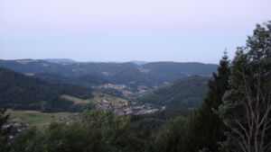Dieses Bild zeigt eine Webcam-Aufnahme vom Achertal, aufgenommen am Sonntag, den 12.07.2026 um 05:20 Uhr. Die Temperatur betrug 18.8°C.