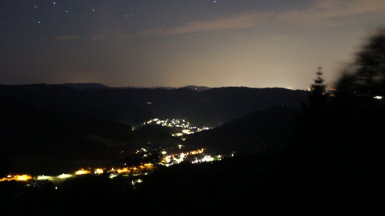 Dieses Bild zeigt eine Webcam-Aufnahme vom Achertal, aufgenommen am Samstag, den 27.06.2026 um 03:20 Uhr. Die Temperatur betrug 28.5°C.