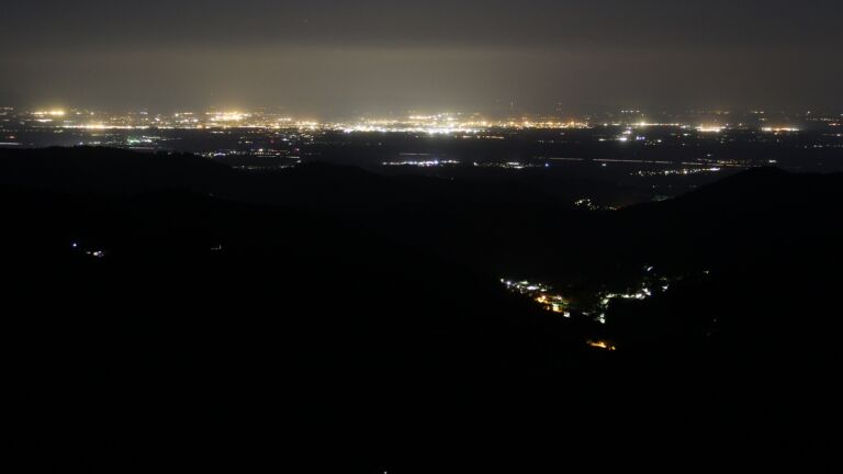 Dieses Bild zeigt eine Webcam-Aufnahme vom Achertal, aufgenommen am Mittwoch, den 07.05.2025 um 04:10 Uhr. Die Temperatur betrug 3.4°C.