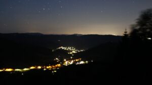 Dieses Bild zeigt eine Webcam-Aufnahme vom Achertal, aufgenommen am Sonntag, den 24.05.2026 um 03:50 Uhr. Die Temperatur betrug 20.1°C.