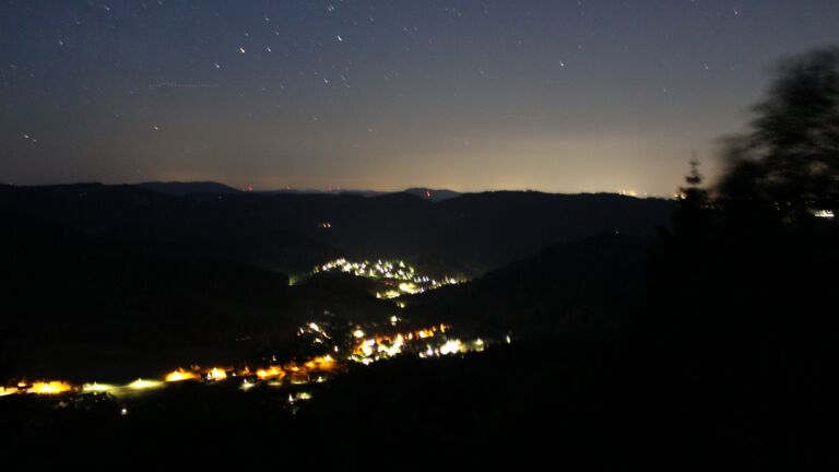 Dieses Bild zeigt eine Webcam-Aufnahme vom Achertal, aufgenommen am Sonntag, den 24.05.2026 um 03:50 Uhr. Die Temperatur betrug 20.1°C.