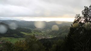Dieses Bild zeigt eine Webcam-Aufnahme vom Achertal, aufgenommen am Sonntag, den 25.10.2026 um 16:00 Uhr. Die Temperatur betrug 7.1°C.