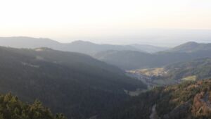 Dieses Bild zeigt eine Webcam-Aufnahme vom Achertal, aufgenommen am Donnerstag, den 18.12.2025 um 15:40 Uhr. Die Temperatur betrug 6.8°C.