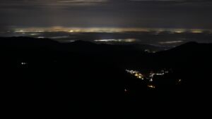 Dieses Bild zeigt eine Webcam-Aufnahme vom Achertal, aufgenommen am Sonntag, den 21.12.2025 um 01:30 Uhr. Die Temperatur betrug 8.2°C.