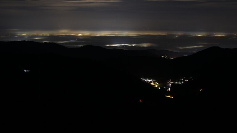 Dieses Bild zeigt eine Webcam-Aufnahme vom Achertal, aufgenommen am Sonntag, den 21.12.2025 um 01:30 Uhr. Die Temperatur betrug 8.2°C.