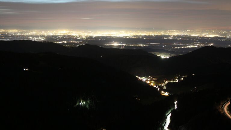 Dieses Bild zeigt eine Webcam-Aufnahme vom Achertal, aufgenommen am Mittwoch, den 12.11.2025 um 18:10 Uhr. Die Temperatur betrug 12.2°C.