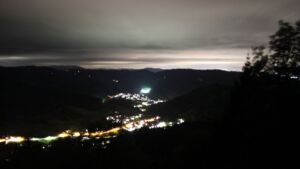 Dieses Bild zeigt eine Webcam-Aufnahme vom Achertal, aufgenommen am Freitag, den 09.10.2026 um 22:30 Uhr. Die Temperatur betrug 7.9°C.