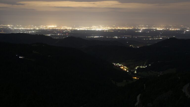 Dieses Bild zeigt eine Webcam-Aufnahme vom Achertal, aufgenommen am Samstag, den 13.09.2025 um 05:30 Uhr. Die Temperatur betrug 9.9°C.