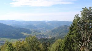 Dieses Bild zeigt eine Webcam-Aufnahme vom Achertal, aufgenommen am Mittwoch, den 30.09.2026 um 12:10 Uhr. Die Temperatur betrug 26.7°C.