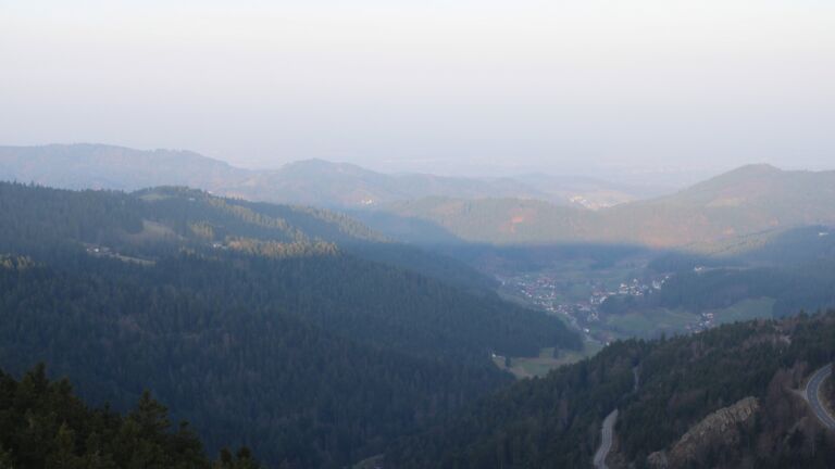 Dieses Bild zeigt eine Webcam-Aufnahme vom Achertal, aufgenommen am Sonntag, den 08.03.2026 um 07:40 Uhr. Die Temperatur betrug 10.8°C.