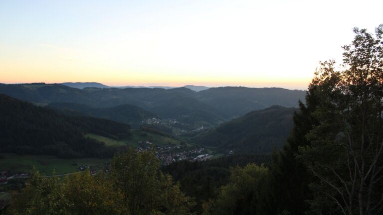 Dieses Bild zeigt eine Webcam-Aufnahme vom Achertal, aufgenommen am Mittwoch, den 14.10.2026 um 18:40 Uhr. Die Temperatur betrug 15.1°C.