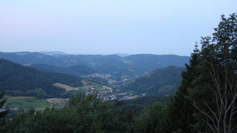 Dieses Bild zeigt eine Webcam-Aufnahme vom Achertal, aufgenommen am Montag, den 22.06.2026 um 05:10 Uhr. Die Temperatur betrug 25.2°C.