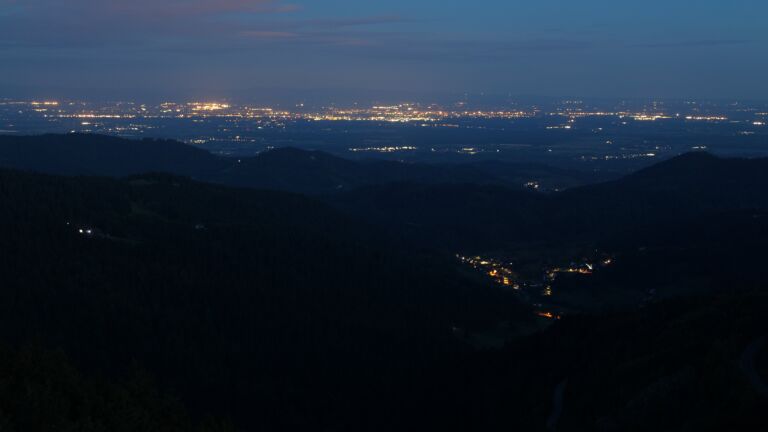 Dieses Bild zeigt eine Webcam-Aufnahme vom Achertal, aufgenommen am Montag, den 04.05.2026 um 05:10 Uhr. Die Temperatur betrug 9.9°C.