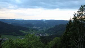 Dieses Bild zeigt eine Webcam-Aufnahme vom Achertal, aufgenommen am Samstag, den 16.05.2026 um 20:30 Uhr. Die Temperatur betrug 7.4°C.