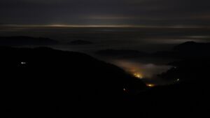 Dieses Bild zeigt eine Webcam-Aufnahme vom Achertal, aufgenommen am Montag, den 22.12.2025 um 02:00 Uhr. Die Temperatur betrug 8.6°C.