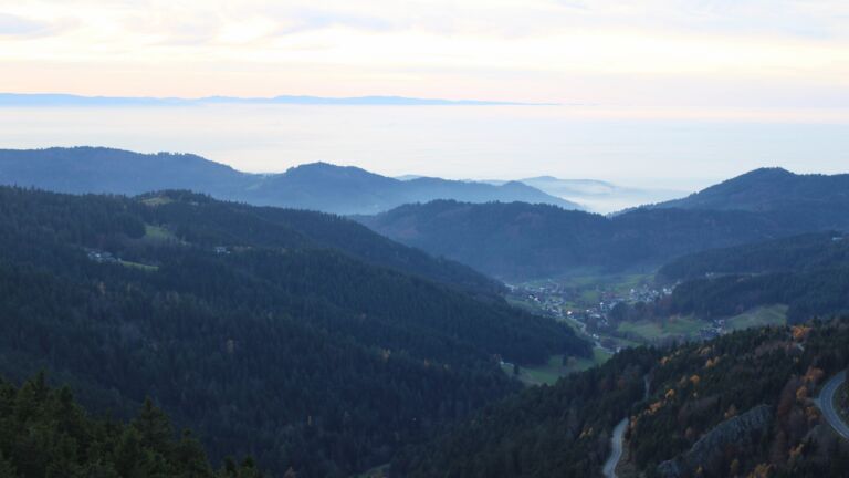 Dieses Bild zeigt eine Webcam-Aufnahme vom Achertal, aufgenommen am Donnerstag, den 06.11.2025 um 16:40 Uhr. Die Temperatur betrug 10.2°C.