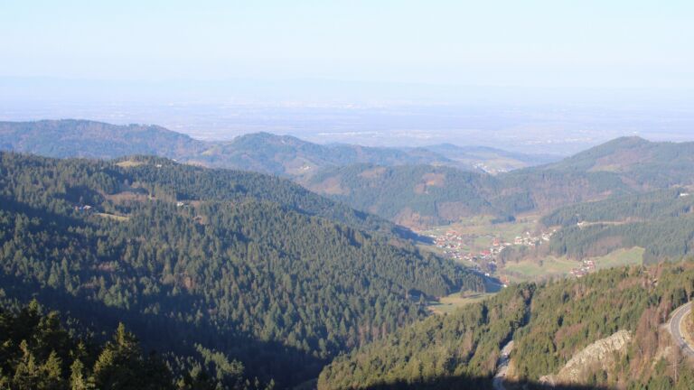 Dieses Bild zeigt eine Webcam-Aufnahme vom Achertal, aufgenommen am Dienstag, den 03.03.2026 um 09:00 Uhr. Die Temperatur betrug 8.4°C.