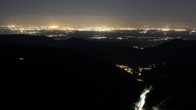 Dieses Bild zeigt eine Webcam-Aufnahme vom Achertal, aufgenommen am Donnerstag, den 09.04.2026 um 05:30 Uhr. Die Temperatur betrug 11.5°C.