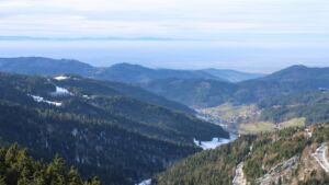 Dieses Bild zeigt eine Webcam-Aufnahme vom Achertal, aufgenommen am Sonntag, den 23.11.2025 um 13:10 Uhr. Die Temperatur betrug -1°C.