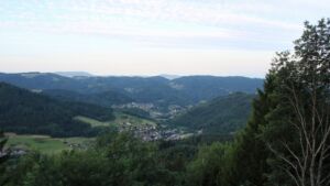 Dieses Bild zeigt eine Webcam-Aufnahme vom Achertal, aufgenommen am Mittwoch, den 08.07.2026 um 06:40 Uhr. Die Temperatur betrug 17.2°C.