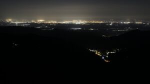 Dieses Bild zeigt eine Webcam-Aufnahme vom Achertal, aufgenommen am Montag, den 20.04.2026 um 02:00 Uhr. Die Temperatur betrug 4.9°C.