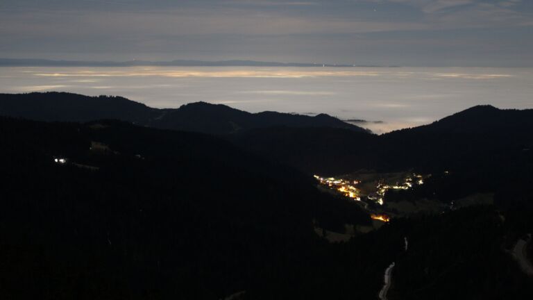 Dieses Bild zeigt eine Webcam-Aufnahme vom Achertal, aufgenommen am Donnerstag, den 26.02.2026 um 00:00 Uhr. Die Temperatur betrug 10.7°C.