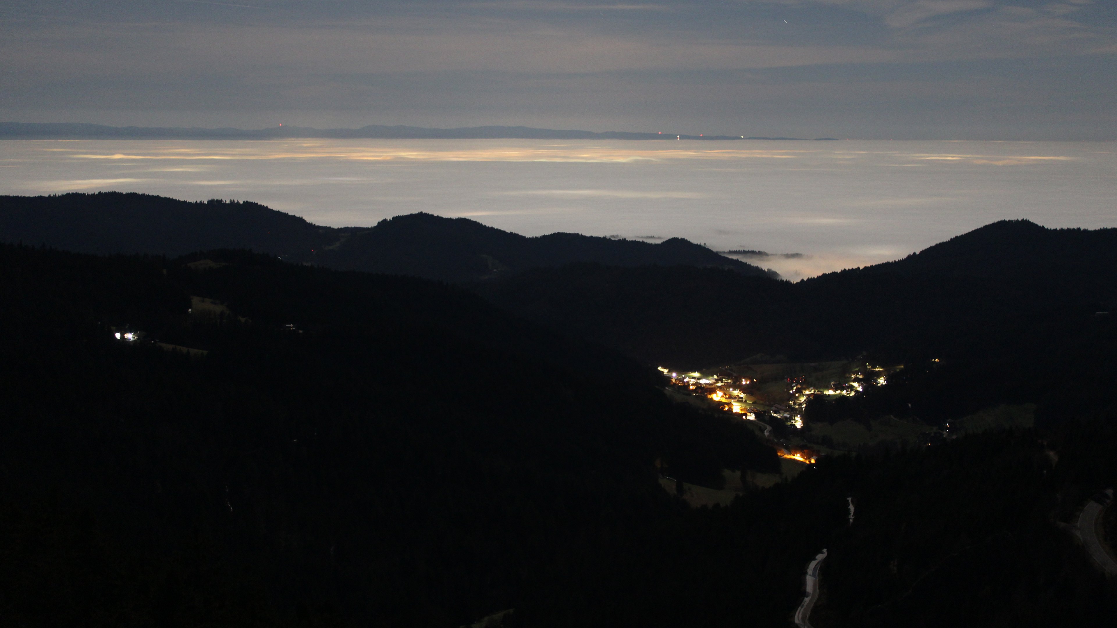 Dieses Bild zeigt eine Webcam-Aufnahme vom Achertal, aufgenommen am Donnerstag, den 26.02.2026 um 00:00 Uhr. Die Temperatur betrug 10.7°C.