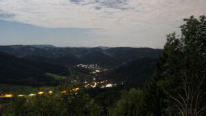 Dieses Bild zeigt eine Webcam-Aufnahme vom Achertal, aufgenommen am Montag, den 28.09.2026 um 02:00 Uhr. Die Temperatur betrug 21.5°C.