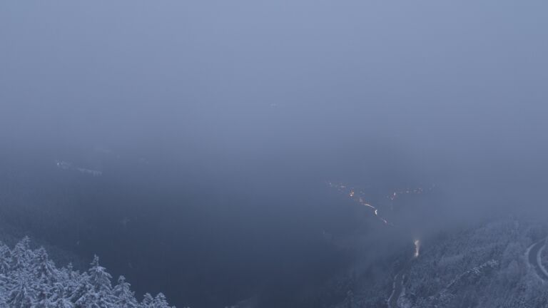 Dieses Bild zeigt eine Webcam-Aufnahme vom Achertal, aufgenommen am Mittwoch, den 26.11.2025 um 17:10 Uhr. Die Temperatur betrug -2.6°C.