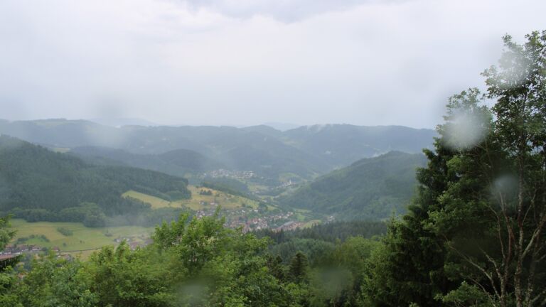 Dieses Bild zeigt eine Webcam-Aufnahme vom Achertal, aufgenommen am Montag, den 08.06.2026 um 18:10 Uhr. Die Temperatur betrug 15.7°C.