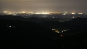 Dieses Bild zeigt eine Webcam-Aufnahme vom Achertal, aufgenommen am Mittwoch, den 16.07.2025 um 02:00 Uhr. Die Temperatur betrug 12.9°C.