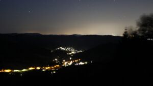 Dieses Bild zeigt eine Webcam-Aufnahme vom Achertal, aufgenommen am Mittwoch, den 12.08.2026 um 04:40 Uhr. Die Temperatur betrug 19.7°C.