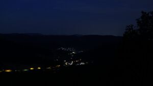Dieses Bild zeigt eine Webcam-Aufnahme vom Achertal, aufgenommen am Dienstag, den 04.08.2026 um 04:50 Uhr. Die Temperatur betrug 22.7°C.