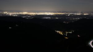 Dieses Bild zeigt eine Webcam-Aufnahme vom Achertal, aufgenommen am Sonntag, den 05.04.2026 um 01:00 Uhr. Die Temperatur betrug 9.2°C.