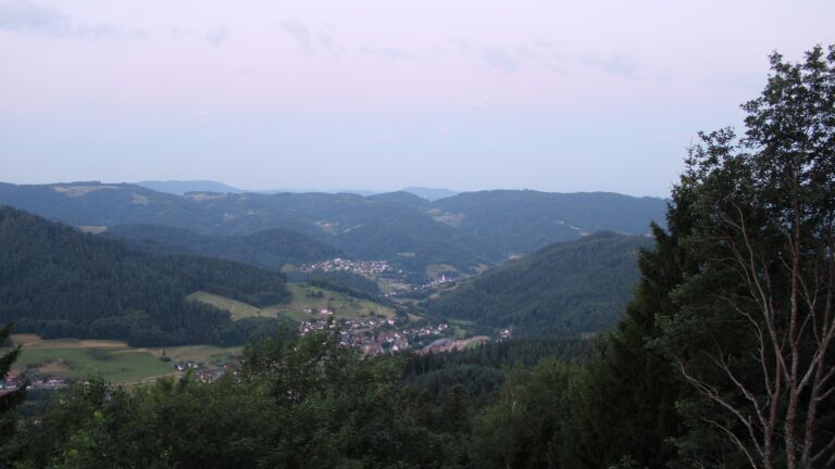 Dieses Bild zeigt eine Webcam-Aufnahme vom Achertal, aufgenommen am Donnerstag, den 09.07.2026 um 05:20 Uhr. Die Temperatur betrug 17.1°C.