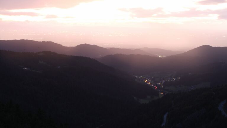 Dieses Bild zeigt eine Webcam-Aufnahme vom Achertal, aufgenommen am Donnerstag, den 11.09.2025 um 20:20 Uhr. Die Temperatur betrug 10.4°C.