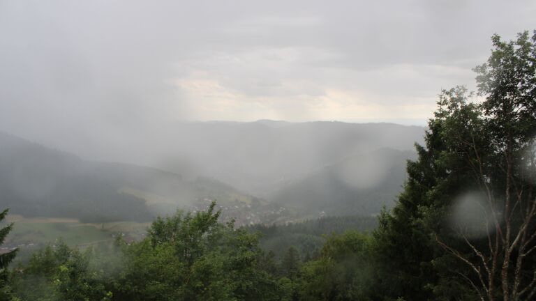 Dieses Bild zeigt eine Webcam-Aufnahme vom Achertal, aufgenommen am Sonntag, den 05.07.2026 um 15:30 Uhr. Die Temperatur betrug 17.9°C.