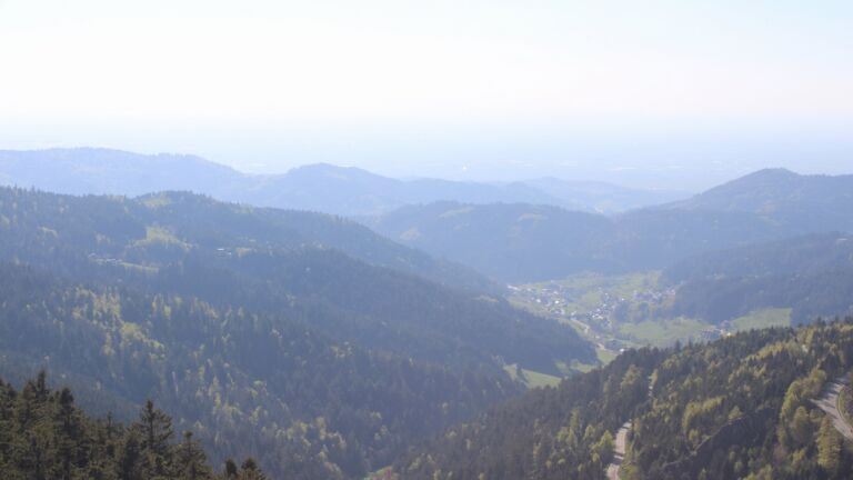 Dieses Bild zeigt eine Webcam-Aufnahme vom Achertal, aufgenommen am Mittwoch, den 22.04.2026 um 17:30 Uhr. Die Temperatur betrug 9.6°C.