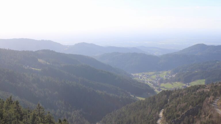 Dieses Bild zeigt eine Webcam-Aufnahme vom Achertal, aufgenommen am Donnerstag, den 12.03.2026 um 16:10 Uhr. Die Temperatur betrug 7.1°C.