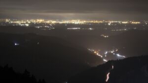 Dieses Bild zeigt eine Webcam-Aufnahme vom Achertal, aufgenommen am Sonntag, den 23.11.2025 um 18:10 Uhr. Die Temperatur betrug -2.6°C.