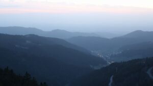 Dieses Bild zeigt eine Webcam-Aufnahme vom Achertal, aufgenommen am Montag, den 09.03.2026 um 18:50 Uhr. Die Temperatur betrug 9.4°C.