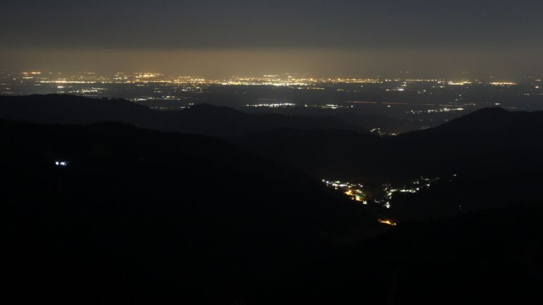 Dieses Bild zeigt eine Webcam-Aufnahme vom Achertal, aufgenommen am Mittwoch, den 25.03.2026 um 01:30 Uhr. Die Temperatur betrug 5.8°C.