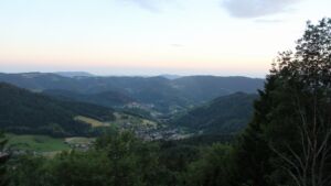 Dieses Bild zeigt eine Webcam-Aufnahme vom Achertal, aufgenommen am Mittwoch, den 17.06.2026 um 21:30 Uhr. Die Temperatur betrug 23.1°C.