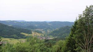 Dieses Bild zeigt eine Webcam-Aufnahme vom Achertal, aufgenommen am Montag, den 08.06.2026 um 13:10 Uhr. Die Temperatur betrug 22.6°C.