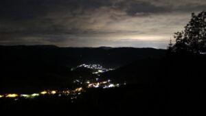 Dieses Bild zeigt eine Webcam-Aufnahme vom Achertal, aufgenommen am Dienstag, den 19.05.2026 um 01:30 Uhr. Die Temperatur betrug 8.5°C.