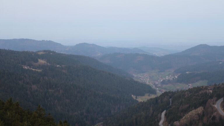 Dieses Bild zeigt eine Webcam-Aufnahme vom Achertal, aufgenommen am Samstag, den 07.03.2026 um 07:10 Uhr. Die Temperatur betrug 9.4°C.