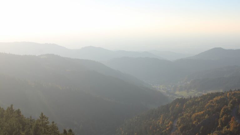 Dieses Bild zeigt eine Webcam-Aufnahme vom Achertal, aufgenommen am Samstag, den 11.10.2025 um 18:00 Uhr. Die Temperatur betrug 10.3°C.